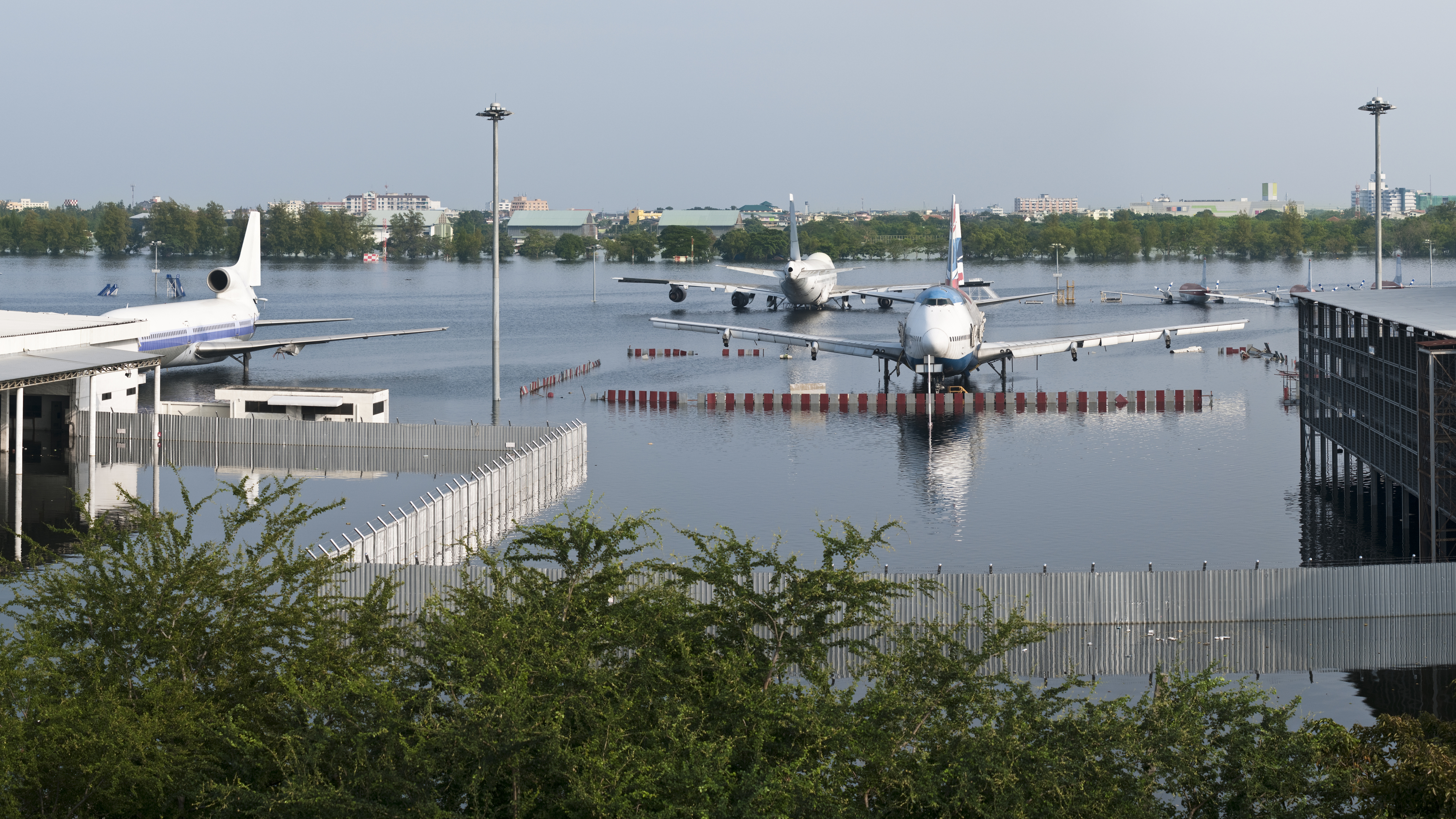Um aeroporto inundado