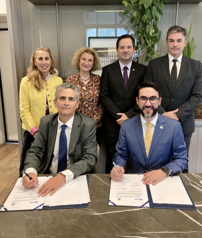 EASA and ANAC representatives signing the agreement